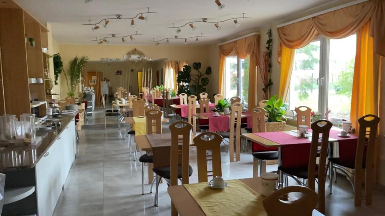 Hotel Merkur Garni Зарштедт Экстерьер фото