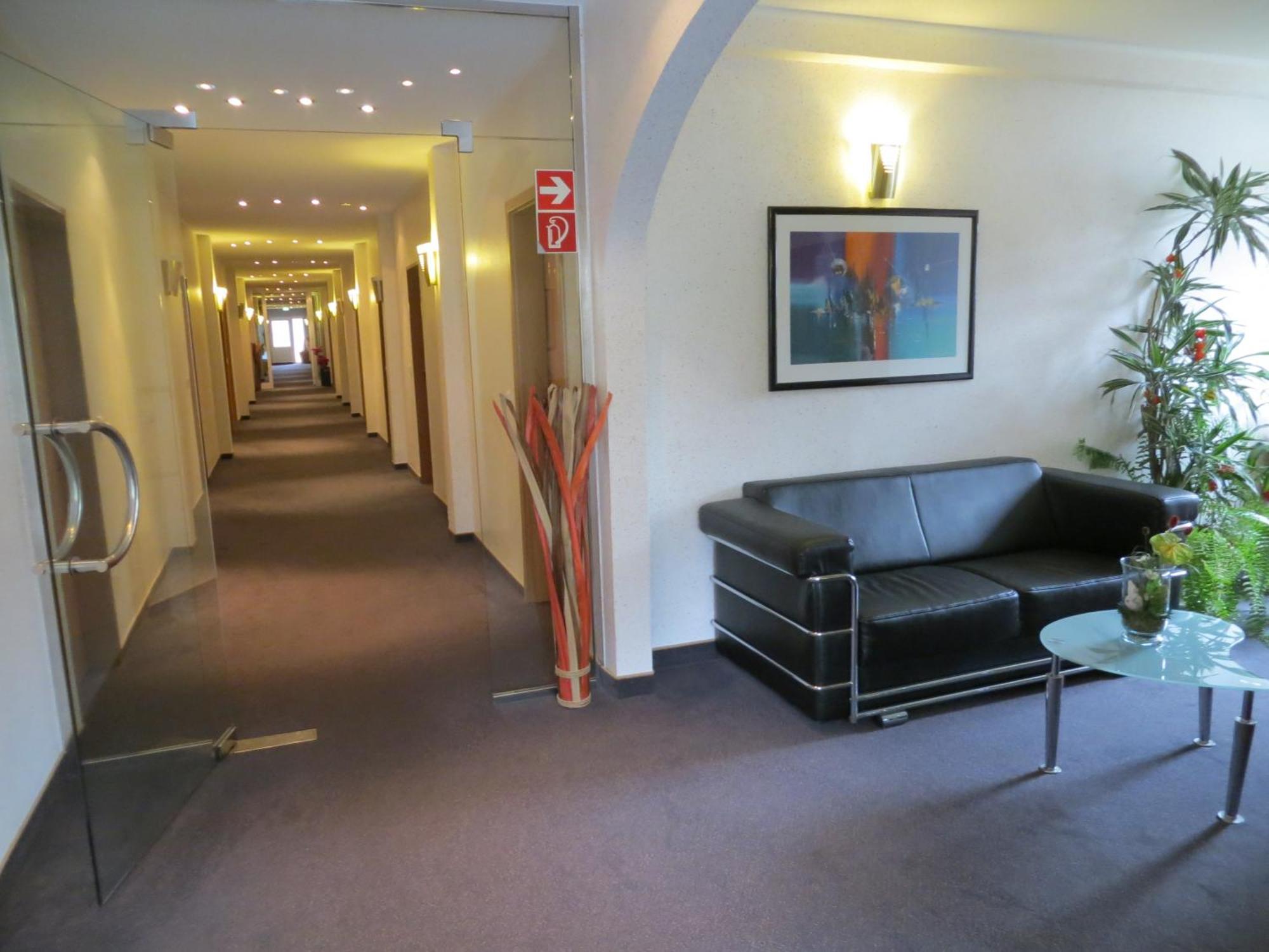 Hotel Merkur Garni Зарштедт Экстерьер фото