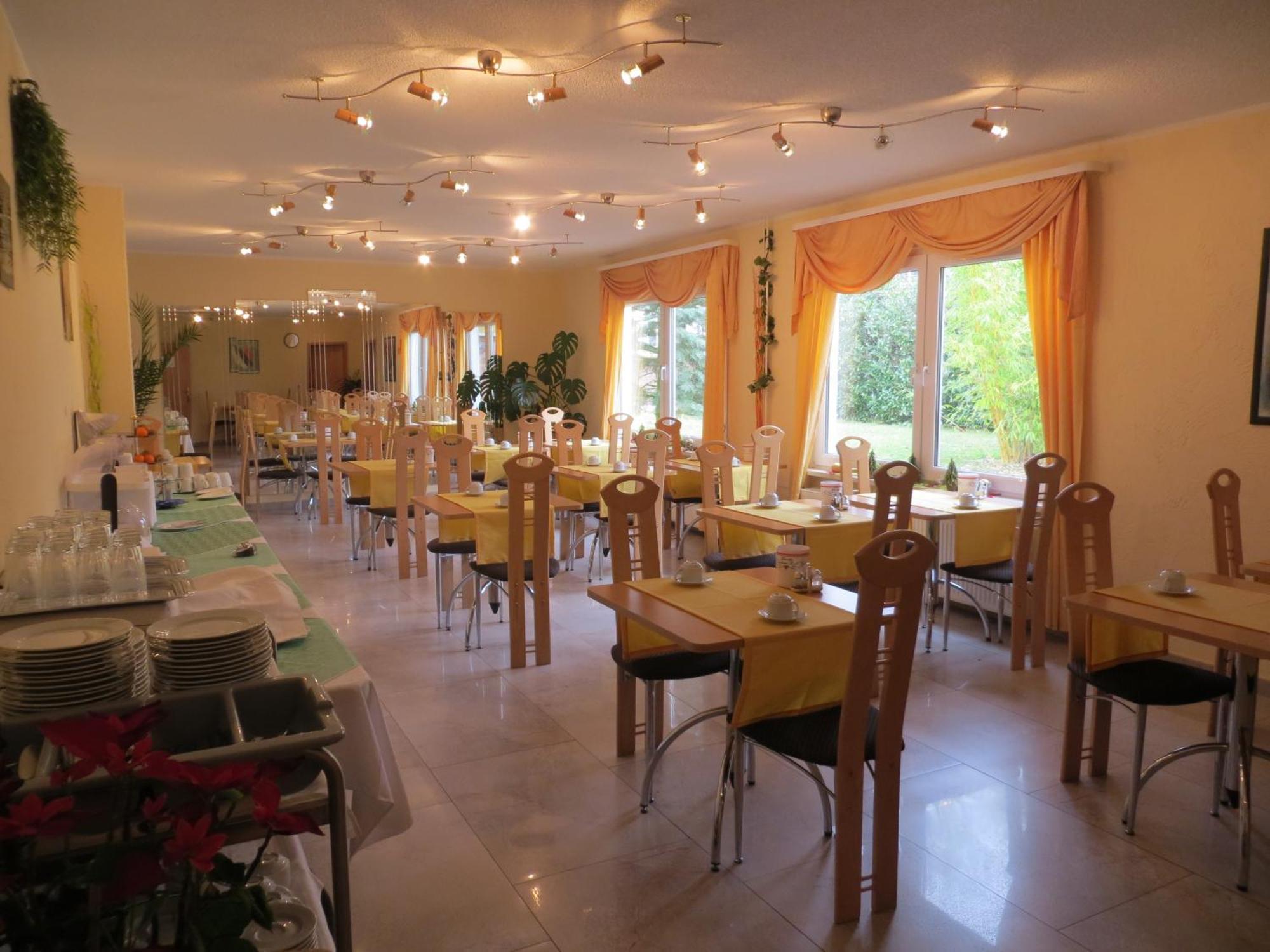 Hotel Merkur Garni Зарштедт Экстерьер фото