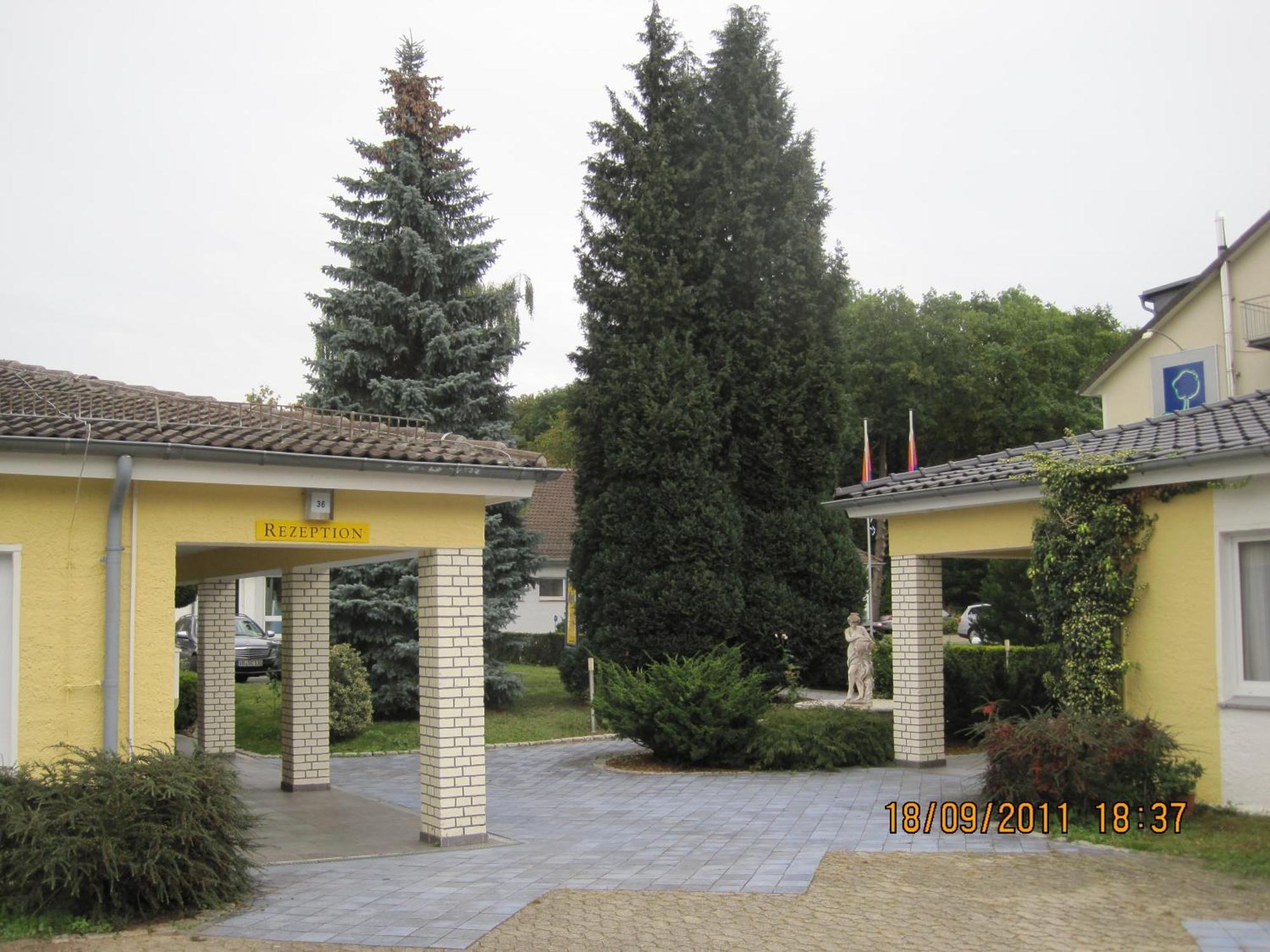 Hotel Merkur Garni Зарштедт Экстерьер фото