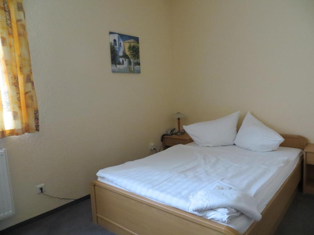 Hotel Merkur Garni Зарштедт Экстерьер фото