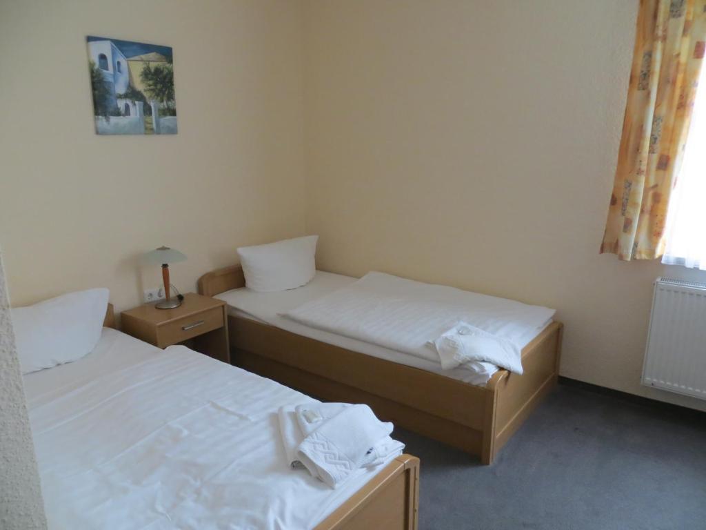 Hotel Merkur Garni Зарштедт Экстерьер фото
