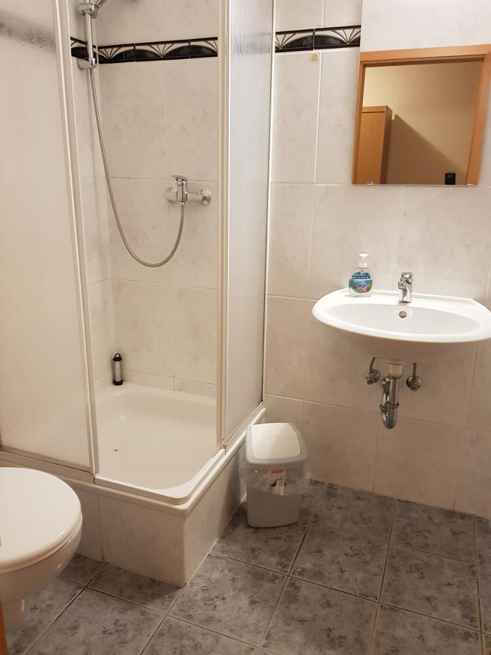 Hotel Merkur Garni Зарштедт Экстерьер фото